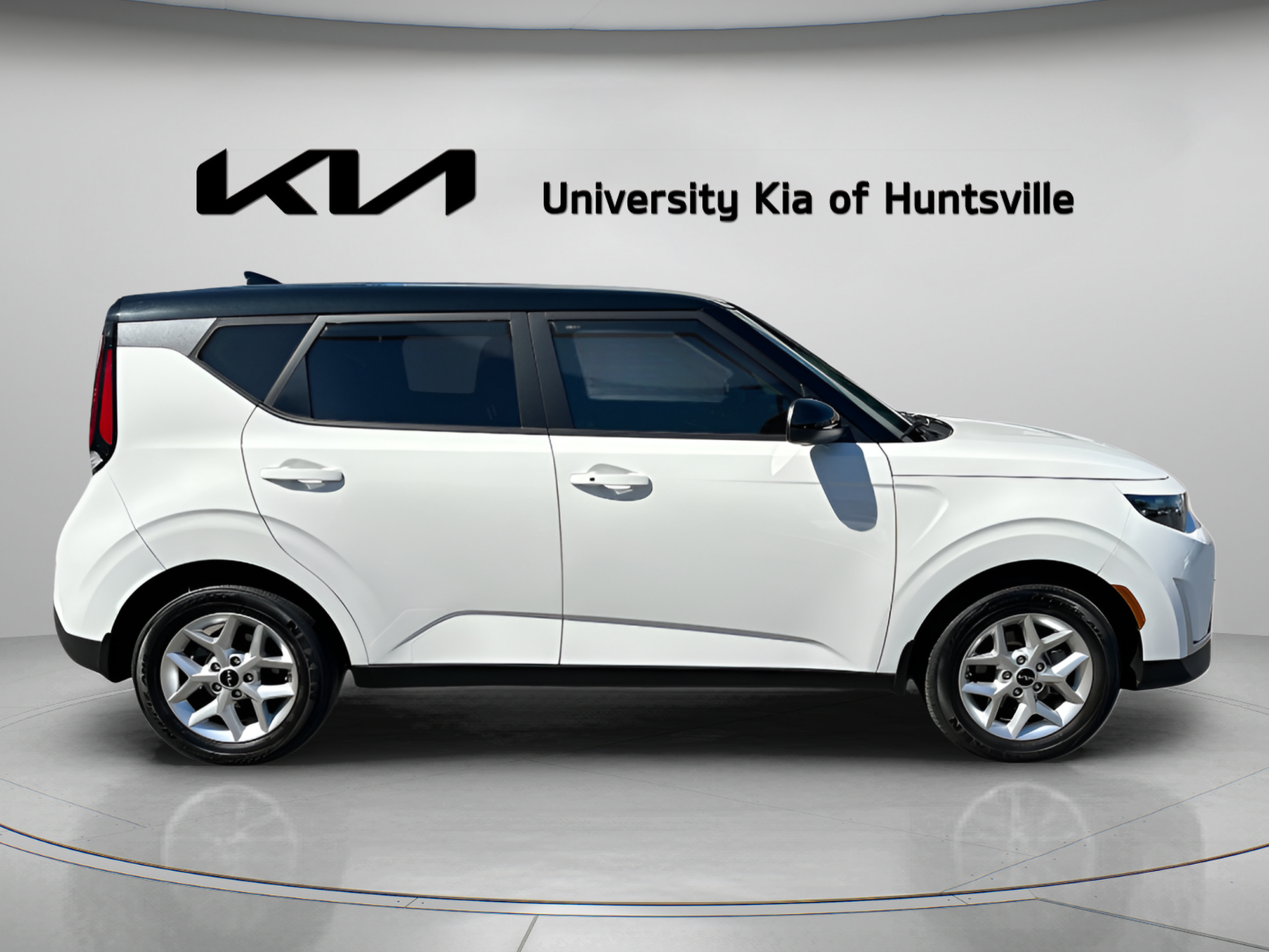 Used 2024 Kia Soul S FWD image 9