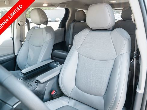 Certified 2023 Toyota Sienna Limited FWD image 27