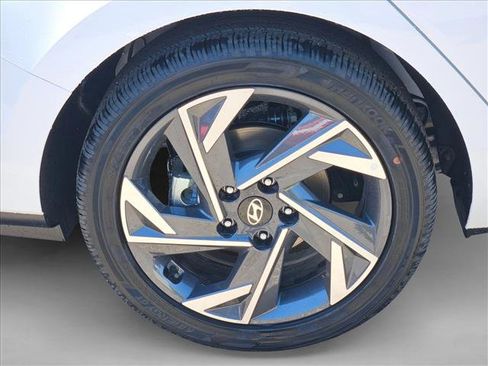 New 2026 Hyundai Elantra Limited FWD image 10