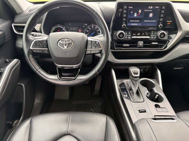 Used 2021 Toyota Highlander XLE AWD/4WD image 24