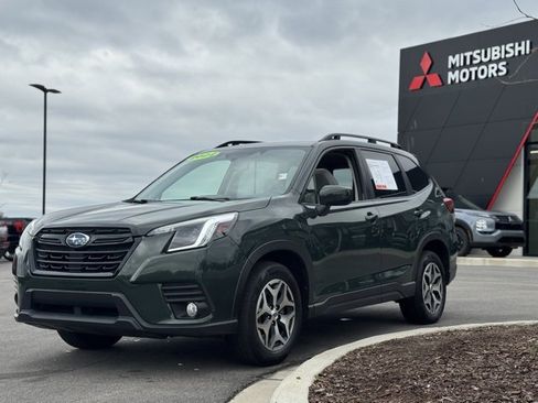 Used 2022 Subaru Forester Premium image 8