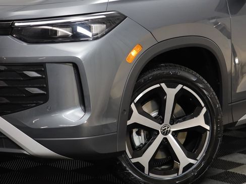 New 2026 Volkswagen Tiguan SE image 3