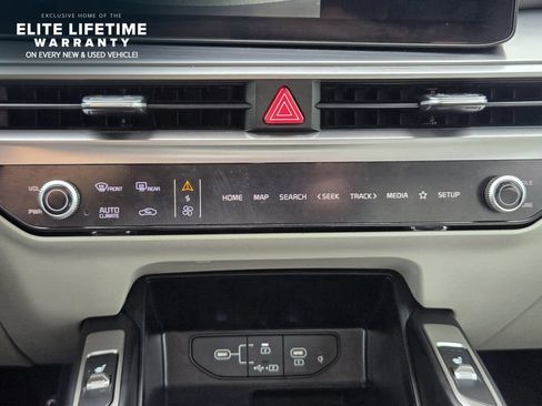 Certified 2025 Kia Sorento EX FWD image 17