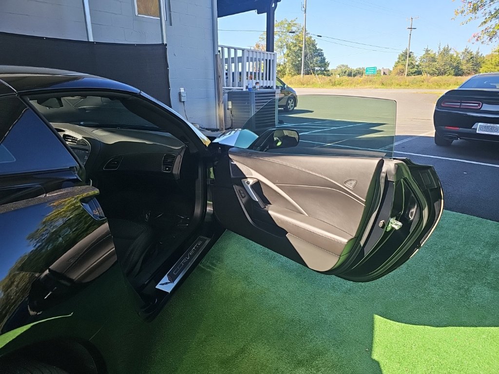 Used 2017 Chevrolet Corvette Stingray Coupe w/ 1LT RWD image 11