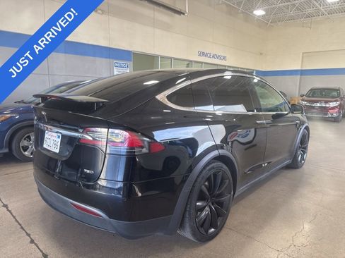 Used 2018 Tesla Model X 75D image 3