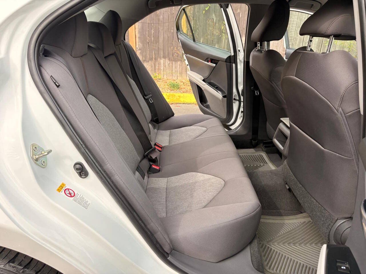 Used 2018 Toyota Camry LE FWD image 39