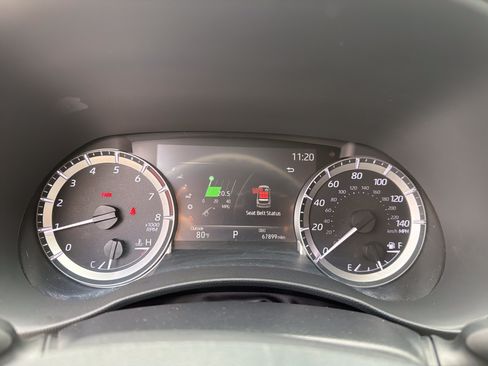 Used 2023 Toyota Highlander L FWD image 11