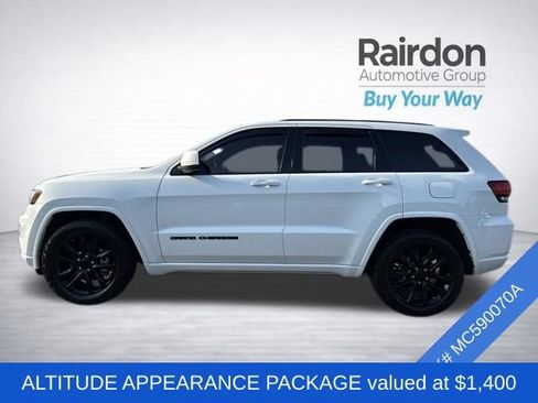 Used 2021 Jeep Grand Cherokee Laredo X AWD/4WD image 4