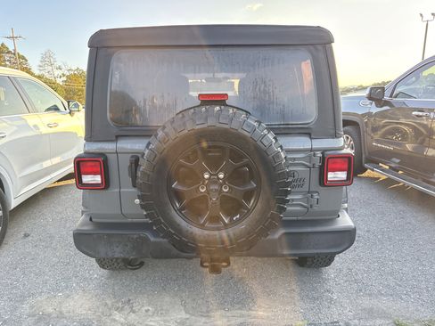 Used 2022 Jeep Wrangler Unlimited Sport image 3