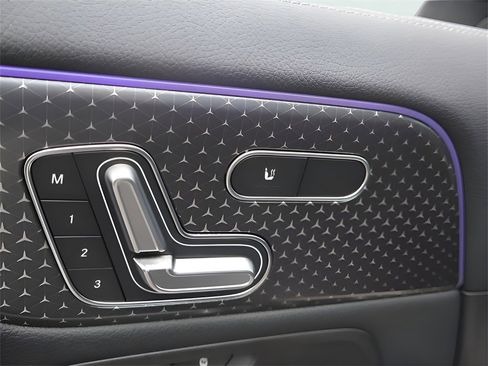 Used 2025 Mercedes-Benz GLA 250 4MATIC image 50