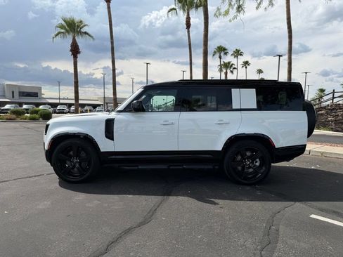 Used 2025 Land Rover Defender 130 X-Dynamic SE AWD/4WD image 3