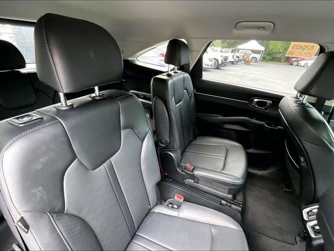 Used 2025 Kia Sorento EX AWD/4WD image 25