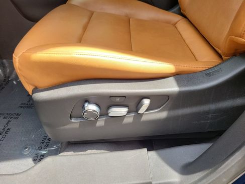 Used 2021 Cadillac XT4 Premium Luxury FWD image 16