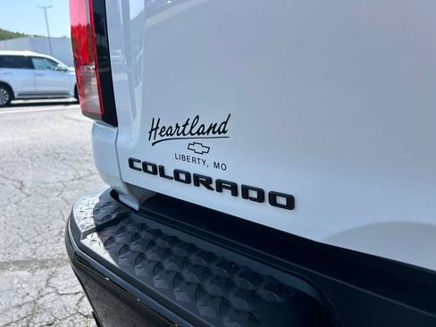 Used 2025 Chevrolet Colorado ZR2 w/ Technology Package AWD/4WD image 14