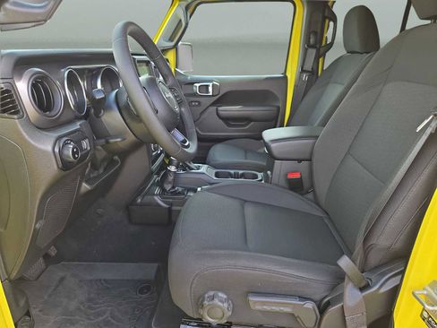 Used 2023 Jeep Gladiator Sport image 20