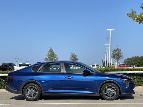 Used 2025 Kia K4 FWD image 3