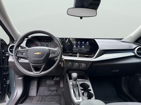 Used 2025 Chevrolet Trax LS w/ LS Convenience Package FWD image 20