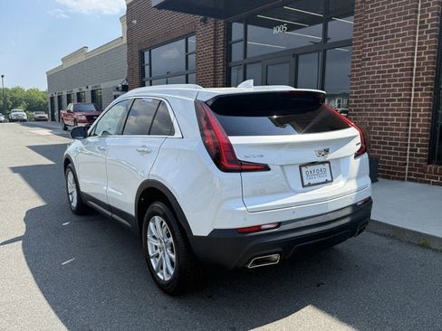 Used 2022 Cadillac XT4 Luxury w/ Cold Weather Package FWD image 3