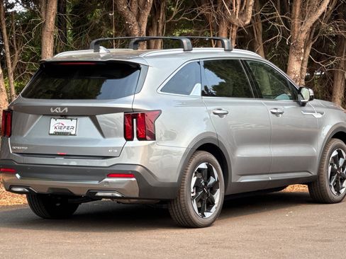 New 2025 Kia Sorento EX w/ EX Panoramic Sunroof Package image 3