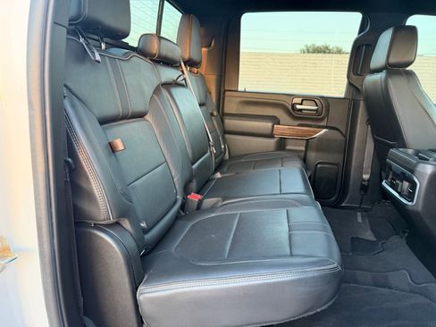 Used 2022 Chevrolet Silverado 3500 High Country w/ Technology Package image 22