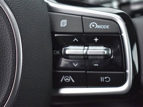 Certified 2023 Kia Sorento S w/ Panoramic Sunroof Package image 27