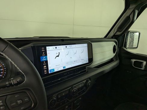 Certified 2025 Jeep Gladiator Willys image 23