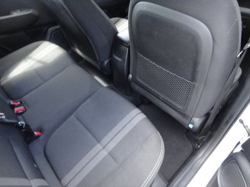 Used 2021 Hyundai Venue SEL FWD image 12