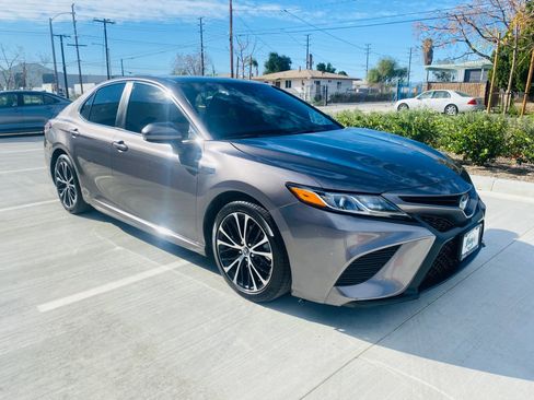 Used 2018 Toyota Camry SE image 5