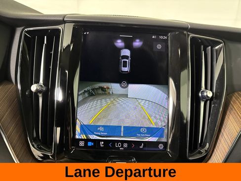 Used 2023 Volvo XC60 B5 Plus AWD/4WD image 18