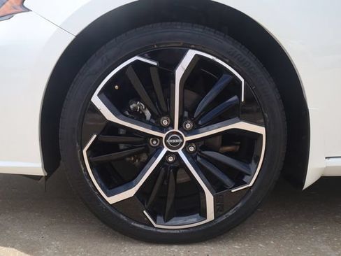 Certified 2025 Nissan Altima 2.5 SR FWD image 6