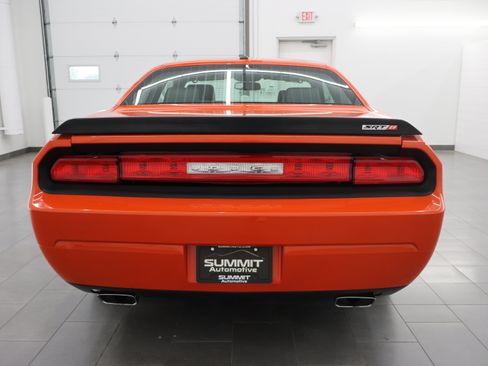 Used 2009 Dodge Challenger SRT8 w/ SRT Option Group II RWD image 27