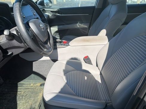 Used 2022 Toyota Camry SE image 4