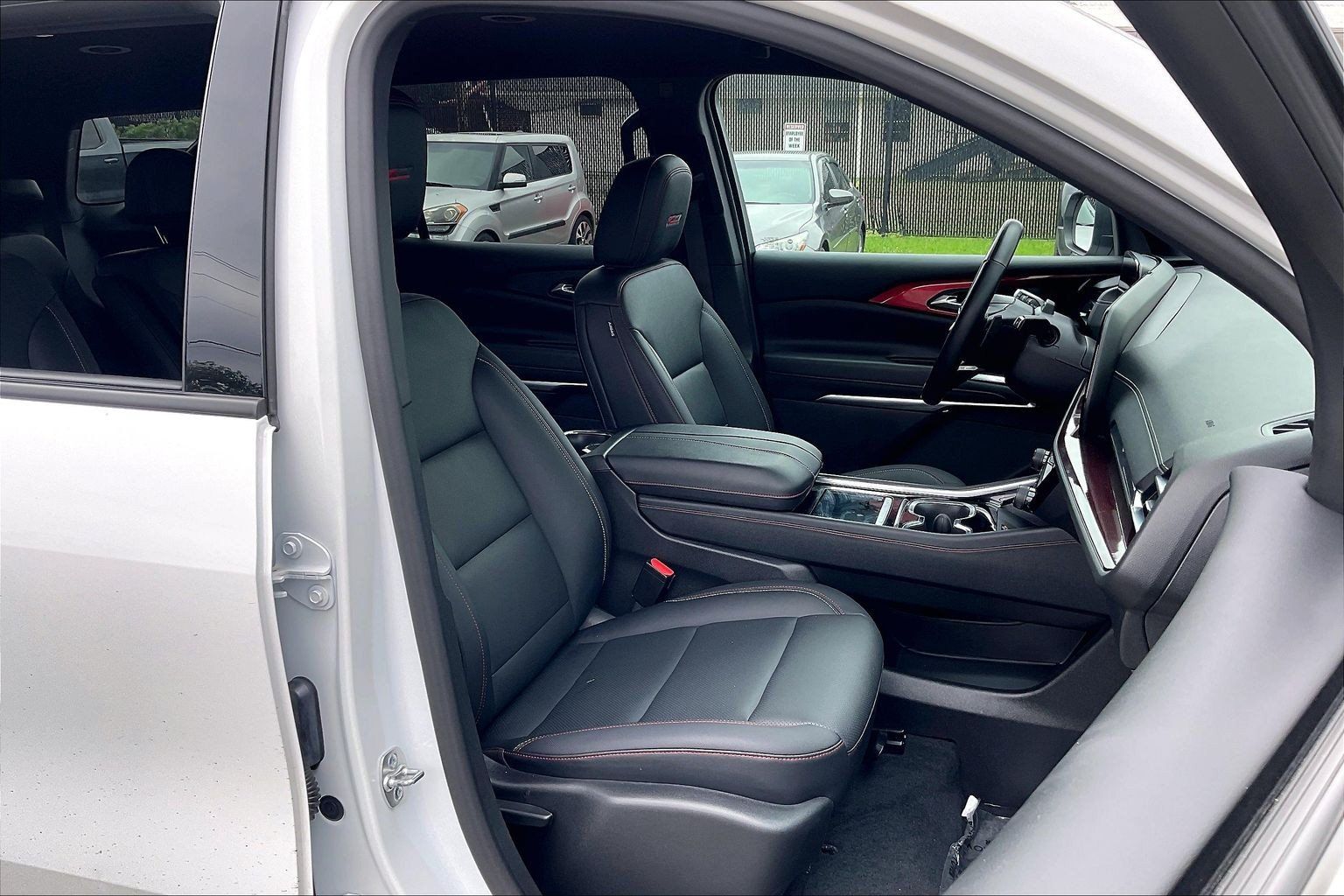 Used 2024 Chevrolet Traverse Z71 w/ Enhanced Driving Package AWD/4WD image 9