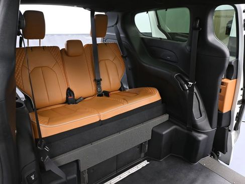 Used 2022 Chrysler Pacifica Pinnacle image 46