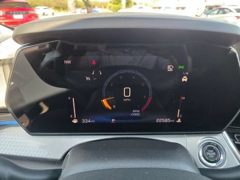 Used 2025 Chevrolet Trax LT FWD image 23