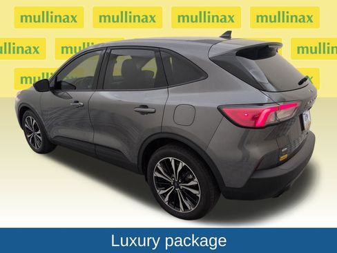 Used 2022 Ford Escape SE w/ SE Sport Appearance Package image 8