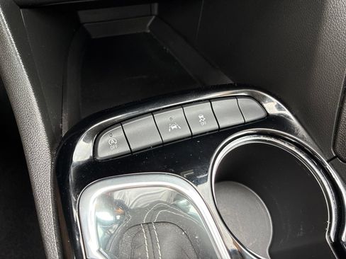 Used 2020 Buick Encore GX Essence w/ Advanced Technology Package FWD image 32