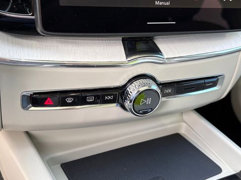 New 2026 Volvo XC60 B5 Ultra w/ Protection Package Premier image 16