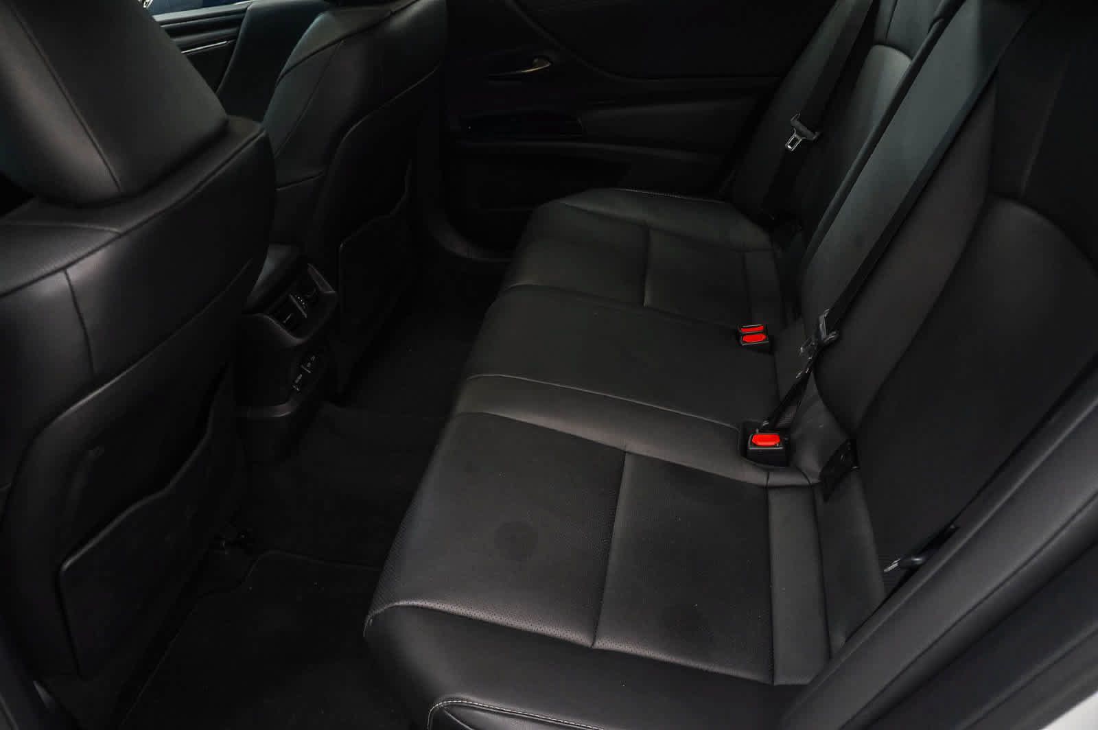 Used 2024 Lexus ES 300h w/ Premium Package FWD image 16