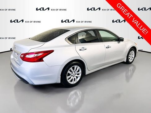 Used 2017 Nissan Altima 2.5 S w/ Power Driver Seat Package FWD image 7