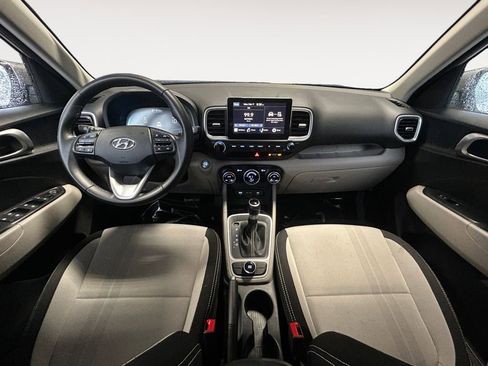 Certified 2025 Hyundai Venue SEL image 13