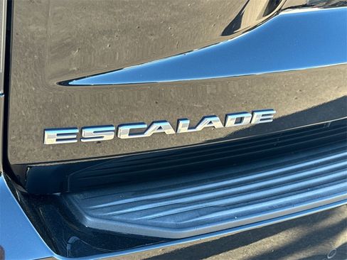 Used 2021 Cadillac Escalade Premium Luxury w/ LPO, Illumination Package image 7