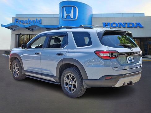 Used 2023 Honda Pilot TrailSport image 5