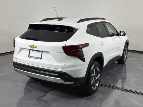 Used 2025 Chevrolet Trax LT FWD image 5
