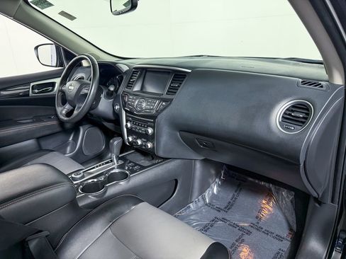 Used 2020 Nissan Pathfinder SL image 14