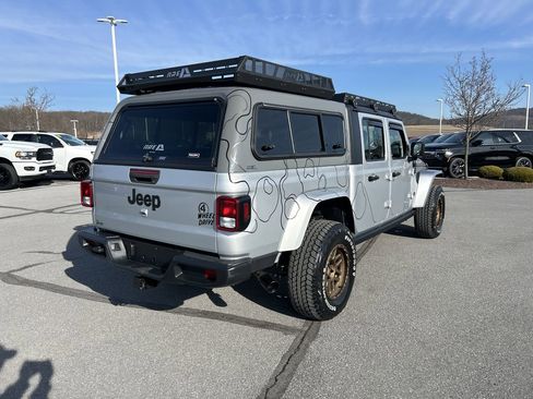 Used 2023 Jeep Gladiator Sport image 7