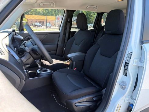 Used 2023 Jeep Renegade Latitude AWD/4WD image 18