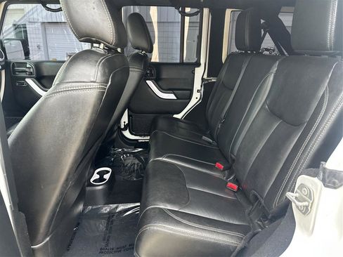 Used 2018 Jeep Wrangler Unlimited Sahara w/ Dual Top Group AWD/4WD image 10