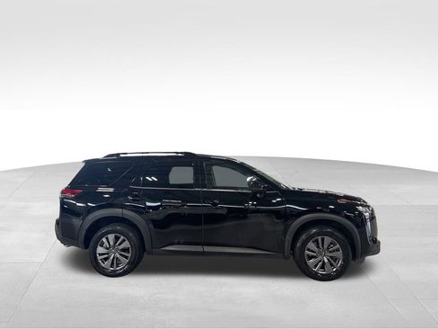 Used 2025 Nissan Pathfinder SV image 4