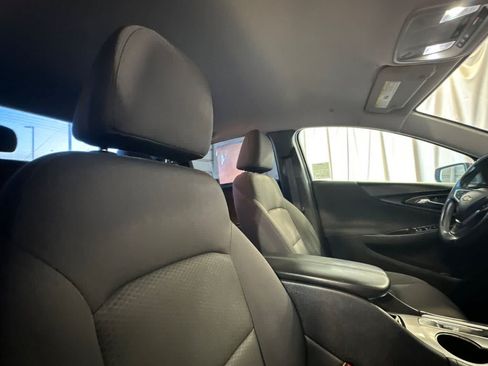 Used 2018 Chevrolet Malibu LT FWD image 18